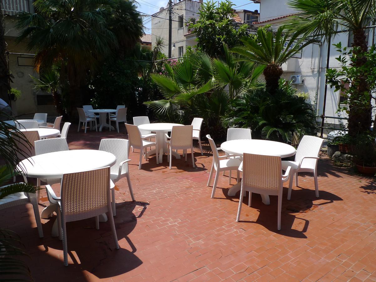 Hotel Alexander Santa Domenica  Exterior photo
